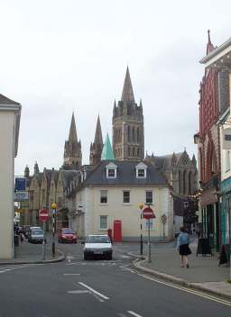 3x4 truro cathedral from south east.jpg (11010 bytes)