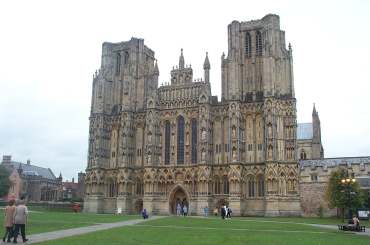 4x3 wells cathedral west front.jpg (13562 bytes)