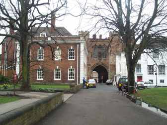 Worcester Cathedral Edward gate.jpg (14475 bytes)